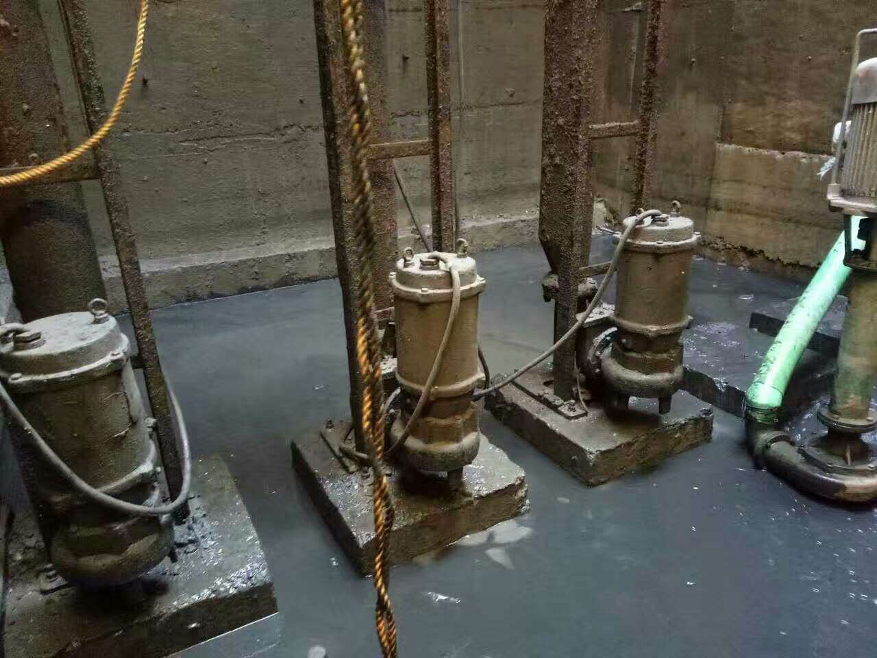 皮山污水池清理